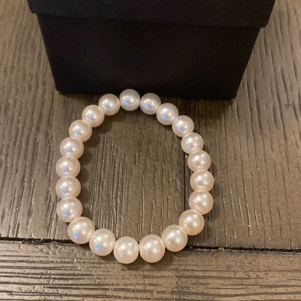 Macy’s 2” Faux Pearls Toddlers or Children’s bracelets Jewelry. - Picture 3 of 10